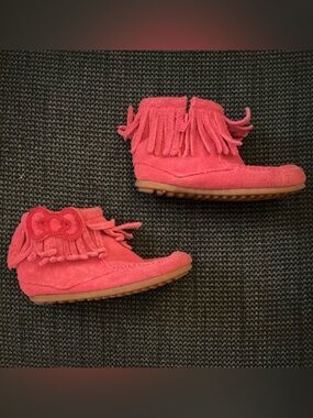 Minnetonka Pink Fringe Suede BOOTS Hello Kitty toddler size 11 Bow Zipper